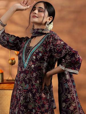 women floral printed regular thread work kurta with harem pants & with dupatta 6