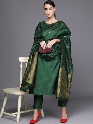 women ethnic motifs printed regular kurta with trousers & with dupatta 2