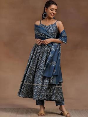 women ethnic motifs printed regular kurti with trousers & with dupatta 1