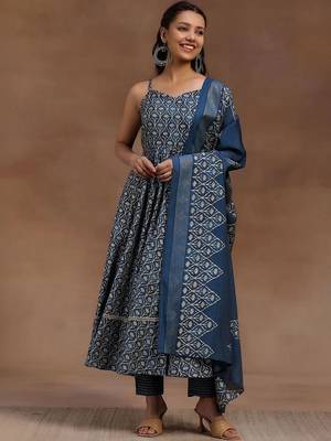 women ethnic motifs printed regular kurti with trousers & with dupatta 4