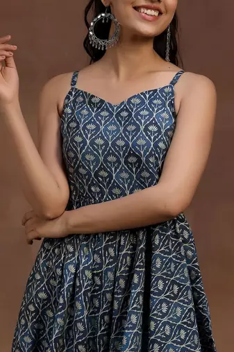 women ethnic motifs printed regular kurti with trousers & with dupatta