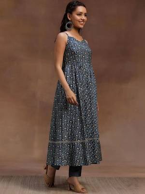 women ethnic motifs printed regular kurti with trousers & with dupatta 6