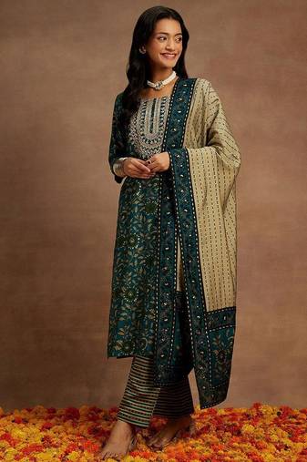 women ethnic motifs printed regular thread work kurta with trousers & with dupatta