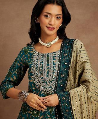 women ethnic motifs printed regular thread work kurta with trousers & with dupatta 2