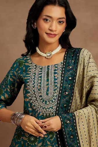 women ethnic motifs printed regular thread work kurta with trousers & with dupatta