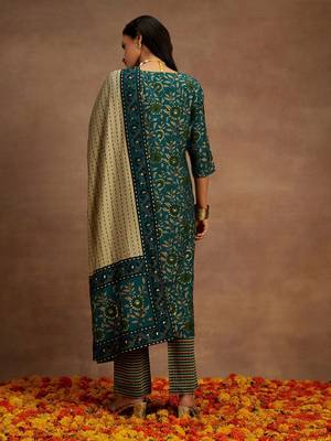 women ethnic motifs printed regular thread work kurta with trousers & with dupatta 4