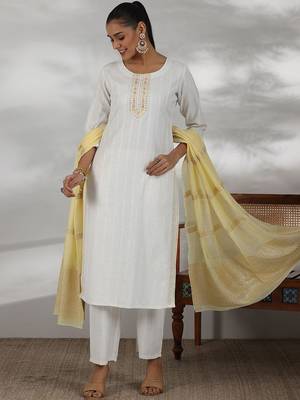 women ethnic motifs regular thread work kurta with trousers & with dupatta 4