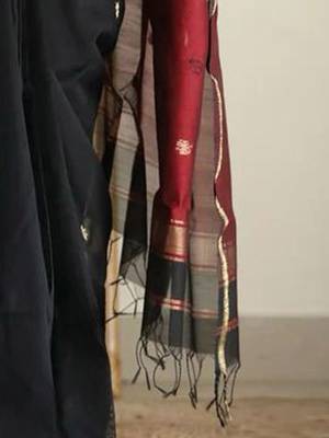 Black black ethnic motifs zari banarasi saree 5