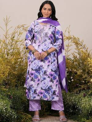women floral printed regular thread work kurta with trousers & with dupatta 1