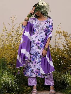 women floral printed regular thread work kurta with trousers & with dupatta 2