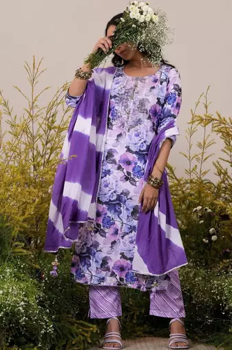 women floral printed regular thread work kurta with trousers & with dupatta
