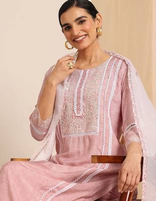 women ethnic motifs printed regular thread work kurta with trousers & with dupatta 6