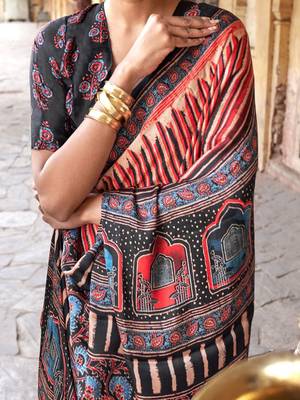 Beige ajrak printed leheriya saree 4