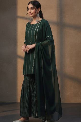 women ethnic motifs printed regular kurta with sharara & with dupatta