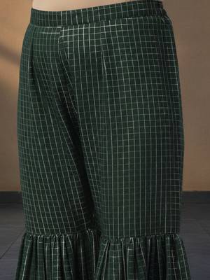 women ethnic motifs printed regular kurta with sharara & with dupatta 4