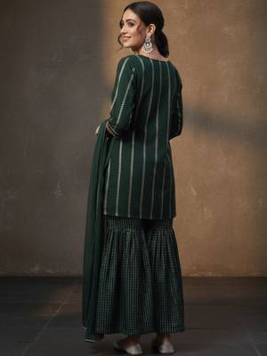 women ethnic motifs printed regular kurta with sharara & with dupatta 5