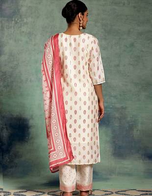 women ethnic motifs printed regular thread work kurta with trousers & with dupatta 5