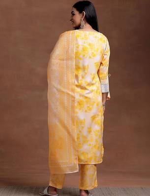 women dyed regular kurta with trousers & with dupatta 4