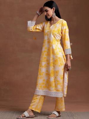 women dyed regular kurta with trousers & with dupatta 5