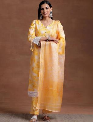women dyed regular kurta with trousers & with dupatta 6