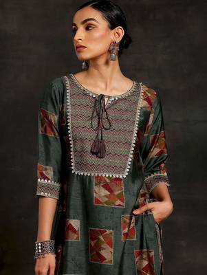 women printed regular kurta with palazzos & with dupatta 3