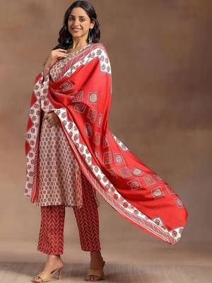 women ethnic motifs printed regular kurta with trousers & with dupatta 1