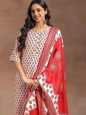 women ethnic motifs printed regular kurta with trousers & with dupatta 3