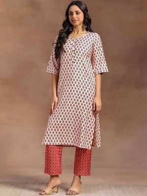 women ethnic motifs printed regular kurta with trousers & with dupatta 4