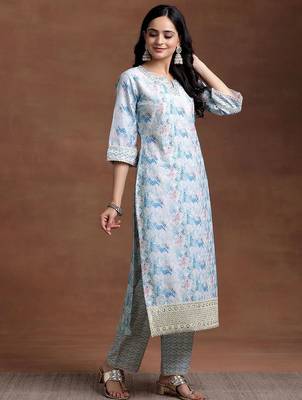 women printed regular thread work kurta with trousers & with dupatta 3