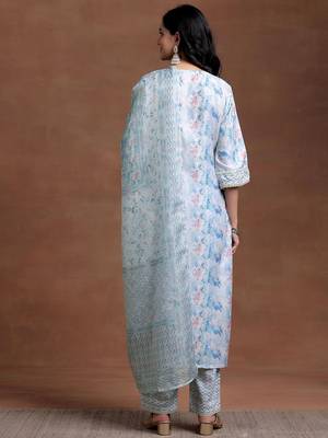 women printed regular thread work kurta with trousers & with dupatta 4