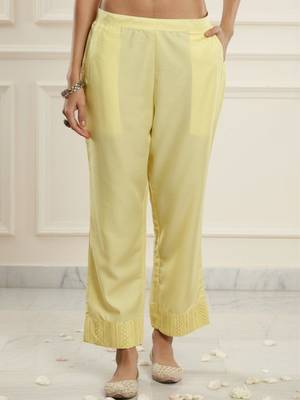 women ethnic motifs printed regular kurta with trousers & with dupatta 3