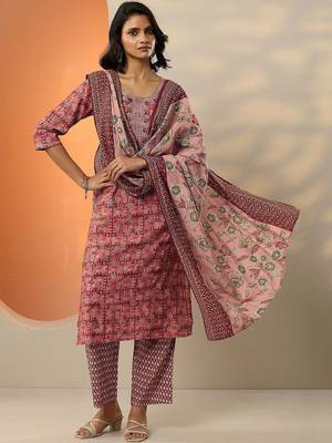 women ethnic motifs printed regular thread work kurta with trousers & with dupatta 1