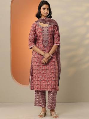 women ethnic motifs printed regular thread work kurta with trousers & with dupatta 4
