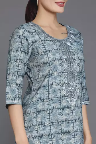 women ethnic motifs printed regular thread work kurta with trousers & with dupatta
