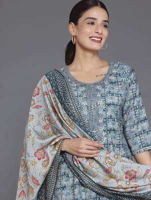 women ethnic motifs printed regular thread work kurta with trousers & with dupatta 4