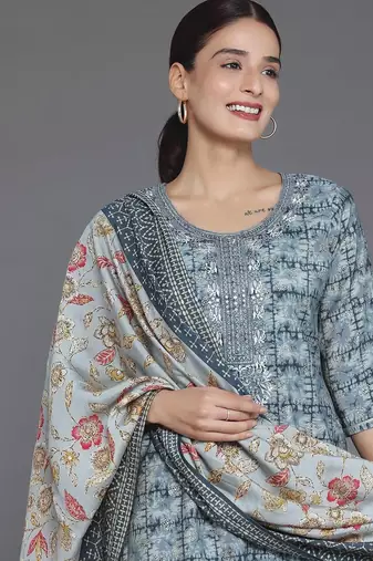 women ethnic motifs printed regular thread work kurta with trousers & with dupatta