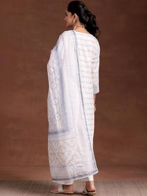 women printed regular kurta with trousers & with dupatta 4