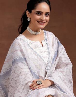 women printed regular kurta with trousers & with dupatta 5