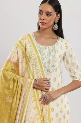 women ethnic motifs printed regular sequinned kurta with trousers & with dupatta