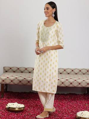 women ethnic motifs printed regular sequinned kurta with trousers & with dupatta 3