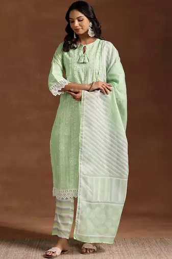 women ethnic motifs embroidered regular thread work kurta with trousers & with dupatta