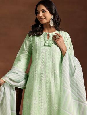 women ethnic motifs embroidered regular thread work kurta with trousers & with dupatta 3