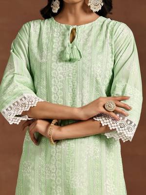 women ethnic motifs embroidered regular thread work kurta with trousers & with dupatta 4