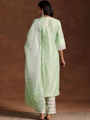 women ethnic motifs embroidered regular thread work kurta with trousers & with dupatta 6