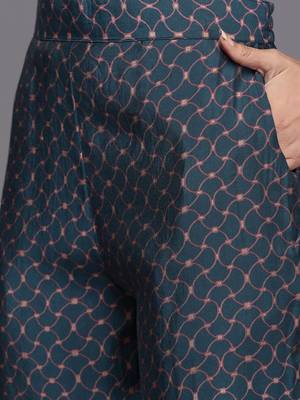 women ethnic motifs printed regular kurta with trousers & with dupatta 2