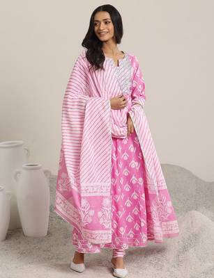 women ethnic motifs printed panelled thread work kurta with churidar & with dupatta 3