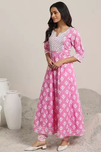 women ethnic motifs printed panelled thread work kurta with churidar & with dupatta