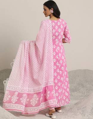 women ethnic motifs printed panelled thread work kurta with churidar & with dupatta 5