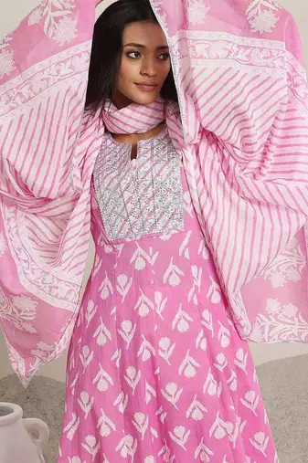 women ethnic motifs printed panelled thread work kurta with churidar & with dupatta