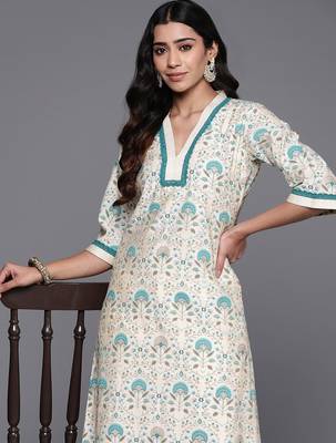 women floral printed regular kurta with trousers 7